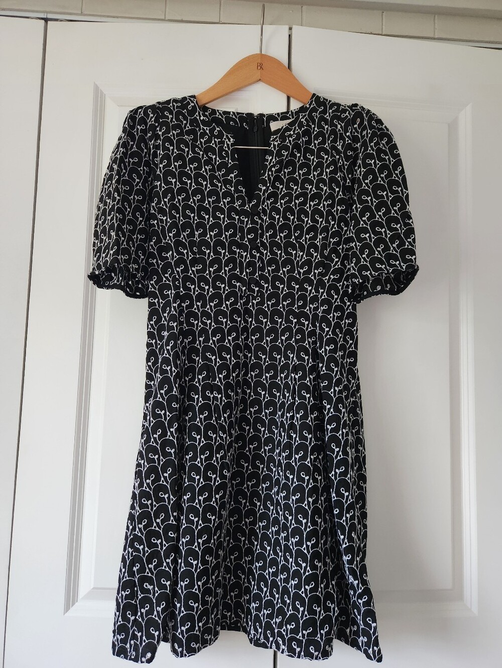 LOFT NWT Size 8 Black White Embroidered Puff Sleeve Dress